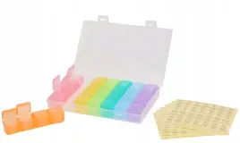 pojemnik-pudelko-na-leki-na-7-dni-caly-tydzien-z-naklejkami