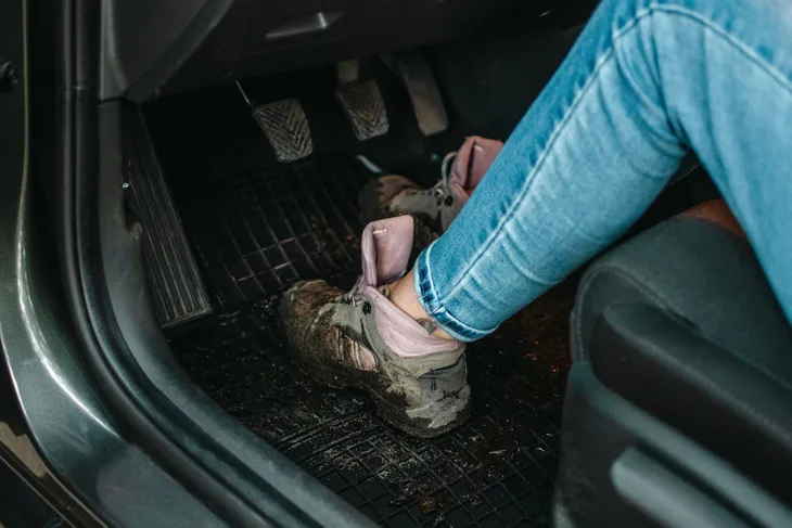 dywanik-gumowy-kierowcy-opel-combo-e-18-stan-nowy-marka-opel
