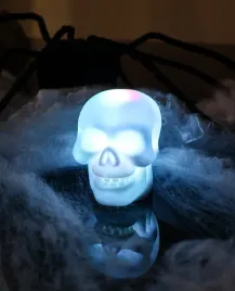 lampka-led-czaszka-68-cm-or-zmieniajace-sie-kolory