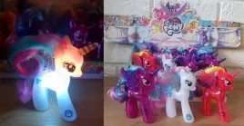 figurka-koniki-konik-kon-kucyki-pony-jednorozec-teczowy-pegaz-swiecacy-led
