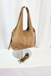 zamszowa-torebka-worek-na-ramie-bezowa-uni