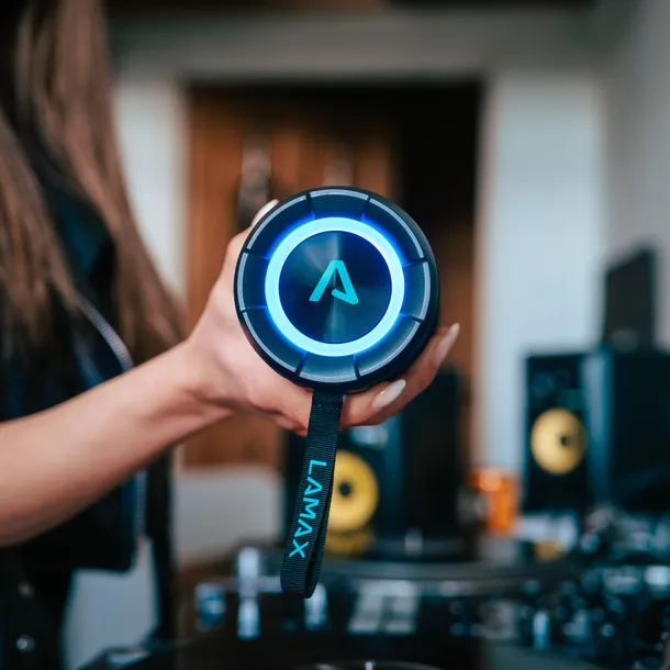 glosnik-bluetooth-lamax-soundjam1-glebokosc-produktu-10-cm