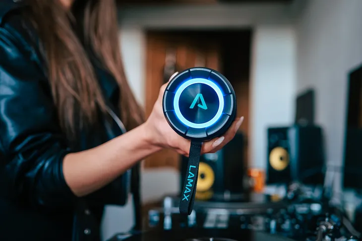 glosnik-bluetooth-lamax-soundjam1-zlacza-czytnik-kart-pamieci-minijack-35-mm