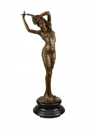 kobieta-w-sukni-z-winogronem-prezent-figura-rzezba-z-brazu