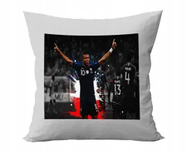 poduszka-personalizowana-kylian-mbappe-pilka-pomysl-na-prezent-wzory