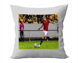 poduszka-personalizowana-erling-haaland-pilka-pomysl-na-prezent-grafiki