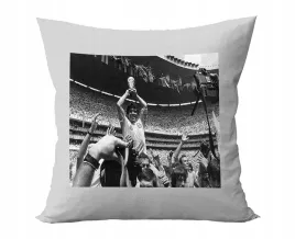 poduszka-personalizowana-diego-maradona-pilka-pomysl-na-prezent-grafiki