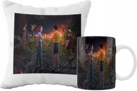 zestaw-kubek-i-poduszka-stranger-things-seriale-pomysl-na-prezent-wzory
