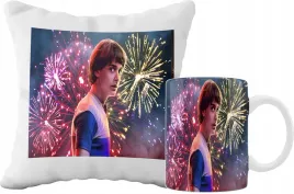 zestaw-kubek-i-poduszka-stranger-things-seriale-pomysl-na-prezent-grafiki