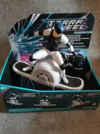 zabawka-8-samobalansujacy-pojazd-kaskaderski-rc