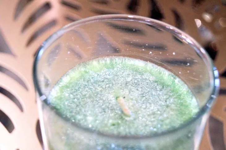swieca-palmowa-essential-eucalyptusandcucumber-marka-candle-lite