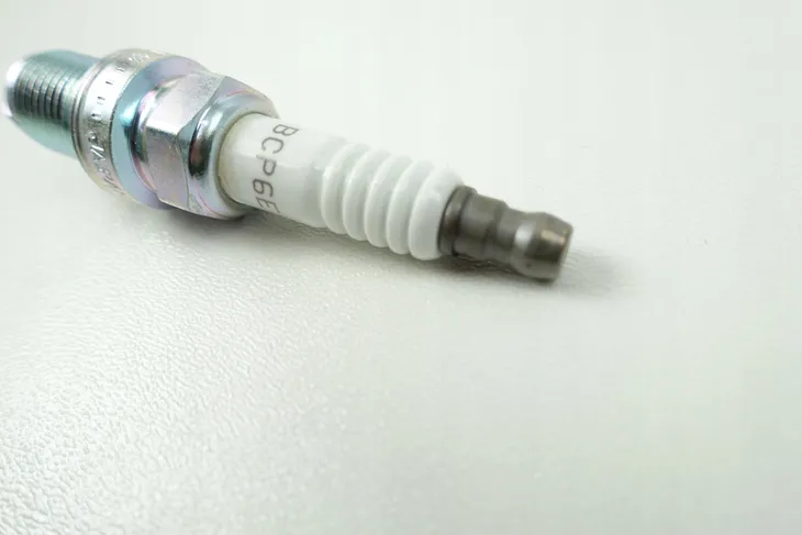 swieca-zaplonowa-bcp6es-stan-nowy-rozmiar-klucza-16-mm