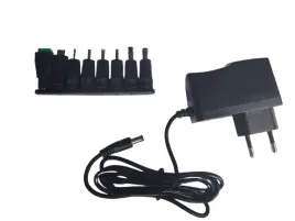 uniwersalny-zasilacz-z-zestawem-wymiennych-koncowek-8x-ac100-240v-50-60hz