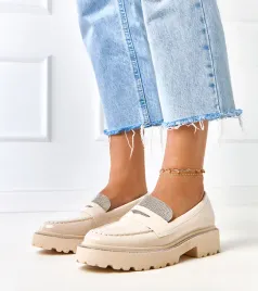 bezowe-mokasyny-lakierowane-zdobione-cyrkoniami-laures