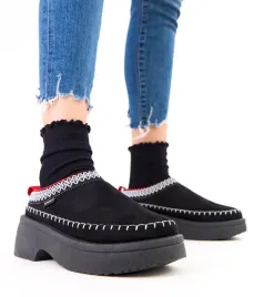 czarne-sniegowce-zdobione-haftem-na-platformie-serena