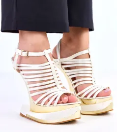 bezowe-sandaly-na-futurystycznym-obcasie-elizer