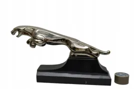 srebrny-skaczacy-jaguar-figura-z-brazu-podstawa-marmur-styl-milo