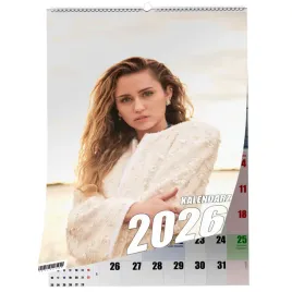 kalendarz-a4-miley-cyrus-13-stronny-zaznaczone-swieta-scienny