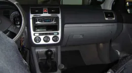 vw-golf-v-5-dekory-kokpit-panel-carbon-folia-3d-konsola-okleiny-alu