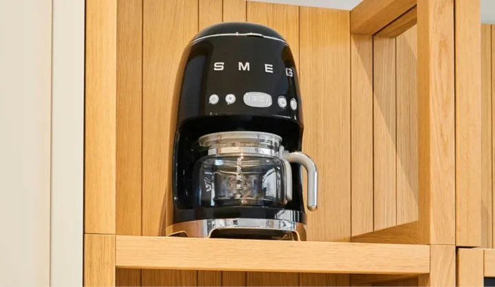 ekspres-smeg-dcf02bleu
