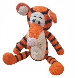 maskotka-tygrysek-szydelkowy-29-cm-recznie-robiona-w-pudelku-prezentowym