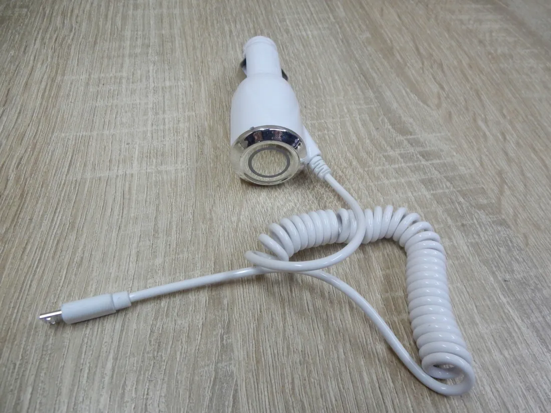 ladowarka-samochodowa-micro-usb-b-12v-24v-21a