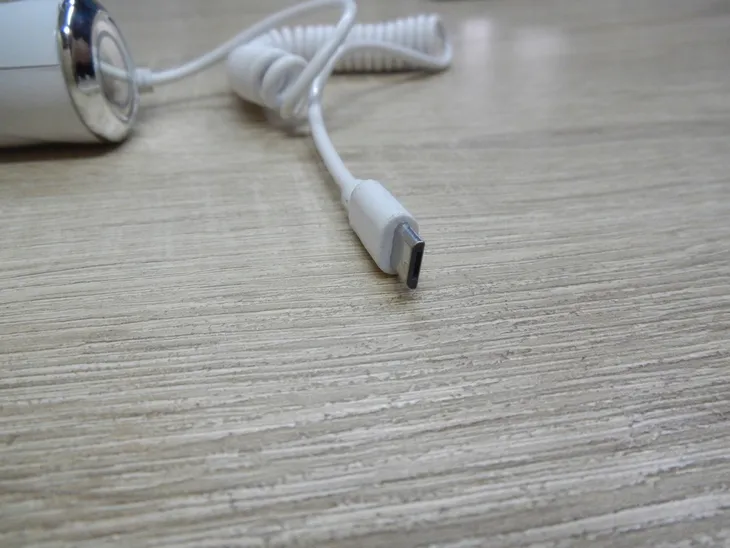 ladowarka-samochodowa-micro-usb-b-12v-24v-21a-stan-nowy