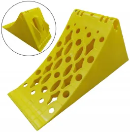klin-pod-kolo-samochod-przyczepka-zabezpiecza-duzy