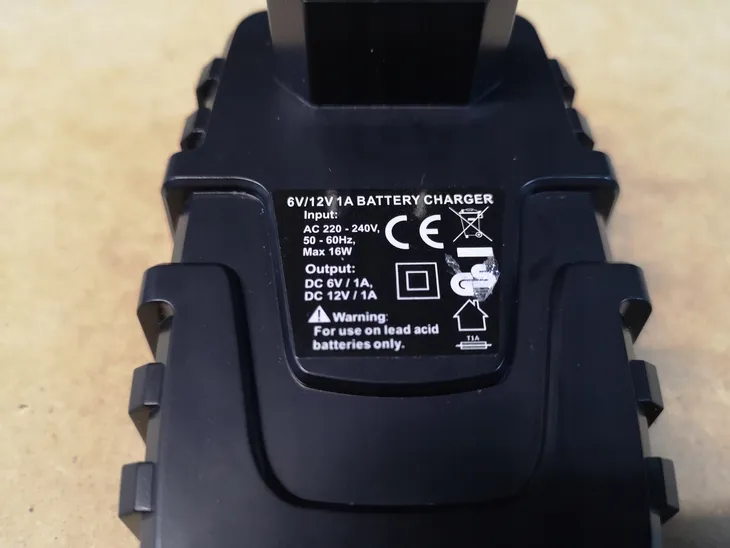 unit-ladowarka-akumulatorow-cyfrowa-6v-12v-10a-stan-nowy