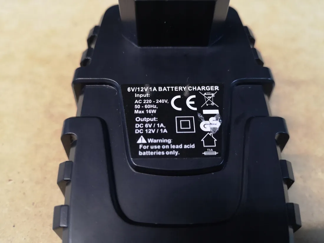 unit-ladowarka-akumulatorow-cyfrowa-6v-12v-10a