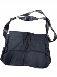 czarna-torba-na-ramie-z-kieszeniami-praktyczna-i-pojemna-32x25-cm