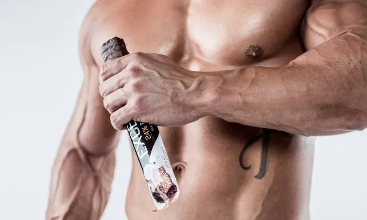 nutrend-excelent-protein-bar-85g-baton-bialkowy-marka-nutrend-smak-producenta-salted-caramel