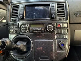 vw-t5-multivan-dekory-na-deske-konsola-kokpit-folia-carbon-panele-3d-alu