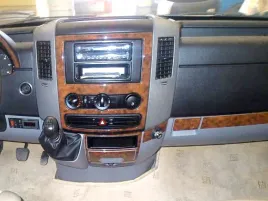 vw-crafter-dekory-kokpitu-deska-panele-okleiny-konsola-carbon-3d
