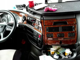daf-106-euro-6-dekoracja-kokpitu-panele-okleiny-konsola-dekory-panel-deska