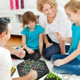 triggle-board-game-chain-triangle-chess-game-desktop-interactive-game-3d-nosnik-ksiazka-papierowa