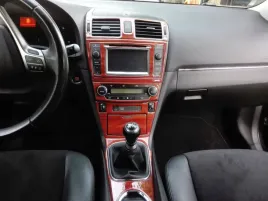 toyota-avensis-t27-okleiny-kokpitu-panel-dekory-konsola-carbon-deska-folia