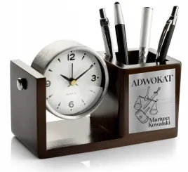 drewniany-organizer-z-zegarem-adwokat-z-imieniem-grawerowany-prezent