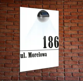 biala-tabliczka-adresowa-oswietlona-led-pionowa-dibond-numer-domu-40x30