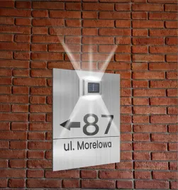 srebrna-tabliczka-adresowa-aluminiowa-z-lampka-numer-domu-30x20-pionowa
