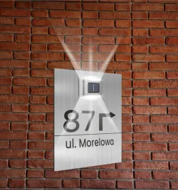srebrna-tabliczka-adresowa-nierdzewna-z-lampka-numer-domu-30x20-pionowa