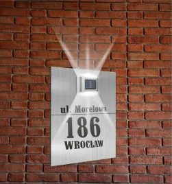 srebrna-tabliczka-adresowa-nierdzewna-z-lampka-numer-domu-40x30-pionowa