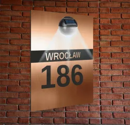 miedziana-tabliczka-adresowa-aluminiowa-numer-domu-lampka-led-pionowa-30x20