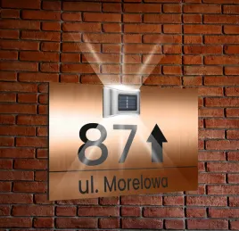 miedziana-tabliczka-adresowa-aluminiowa-oswietlona-numer-domu-dibond
