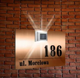 miedziana-tabliczka-adresowa-nierdzewna-oswietlona-numer-dzialki-nadruk-uv