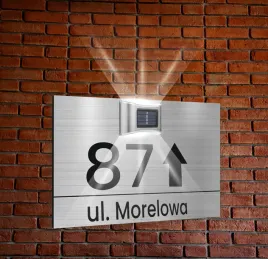 srebrna-tabliczka-adresowa-lampka-nierdzewna-numer-domu-dibond-40x30-cm