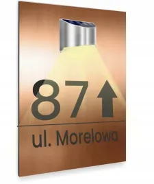 miedziana-tabliczka-lampka-solarna-adresowa-ze-strzalka-dibond-30x20-cm