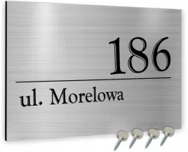 srebrna-tabliczka-adresowa-numer-domu-adres-nazwa-ulicy-kolki-do-montazu