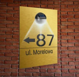 tabliczka-adresowa-zlota-oswietlona-numer-domu-adres-40x30-aluminiowa