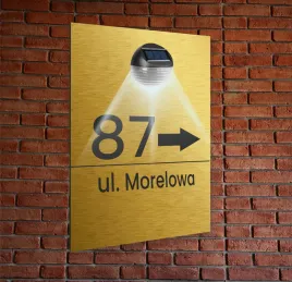 tabliczka-adresowa-zlota-oswietlona-pionowa-numer-domu-40x30-aluminiowa